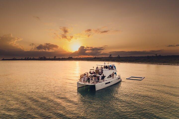 Private All Inclusive Sunset DJ Cruise – 51' Leopard Cancun