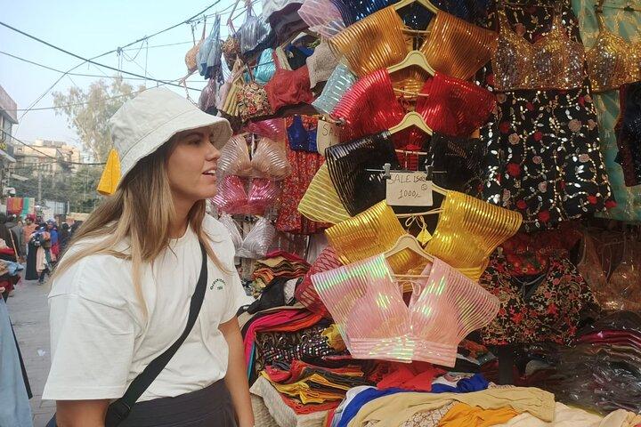 Customized Half Day or Full Day Delhi Shopping Tour with Female Consultant