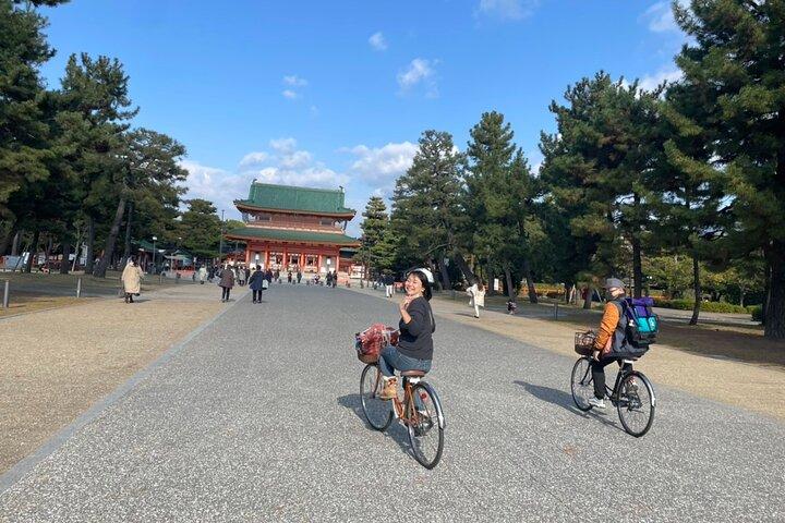 4.5-Hour Kyoto Bike Tour with Lunch and UNESCO Zen Temples