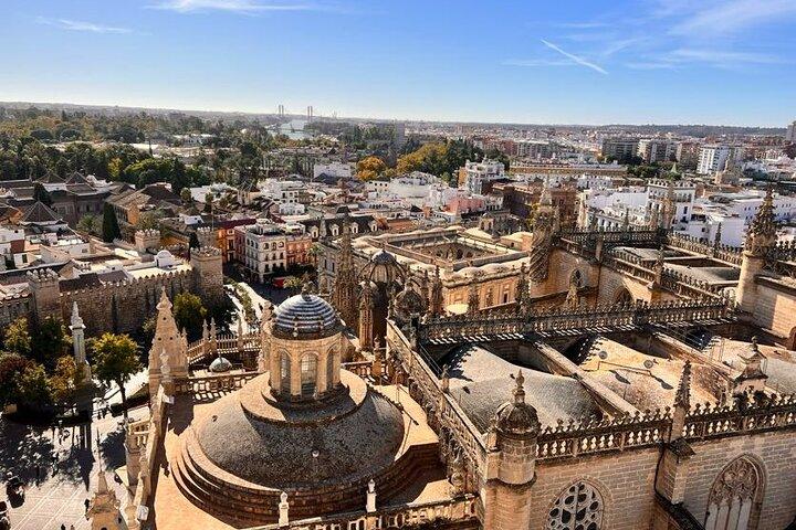 Private Walking Tour Alcazar and Cathedral in Sevilla