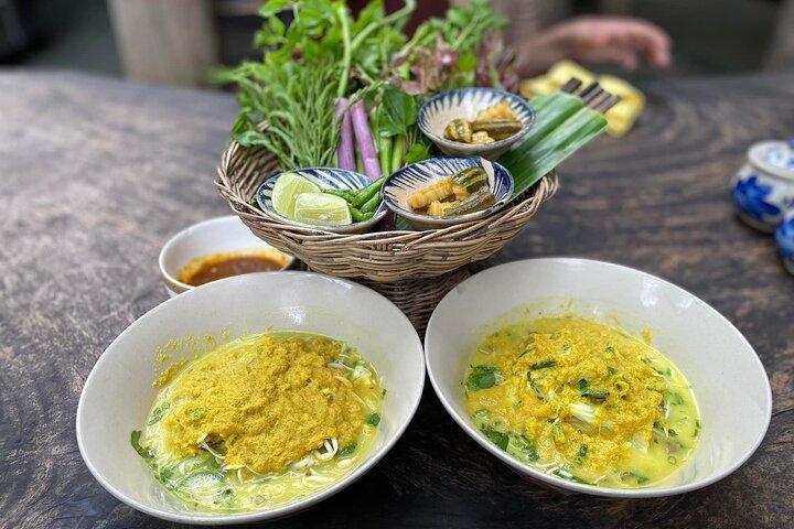 Siem Reap Evening Foodie Vespa Tour / Tuk Tuk Available