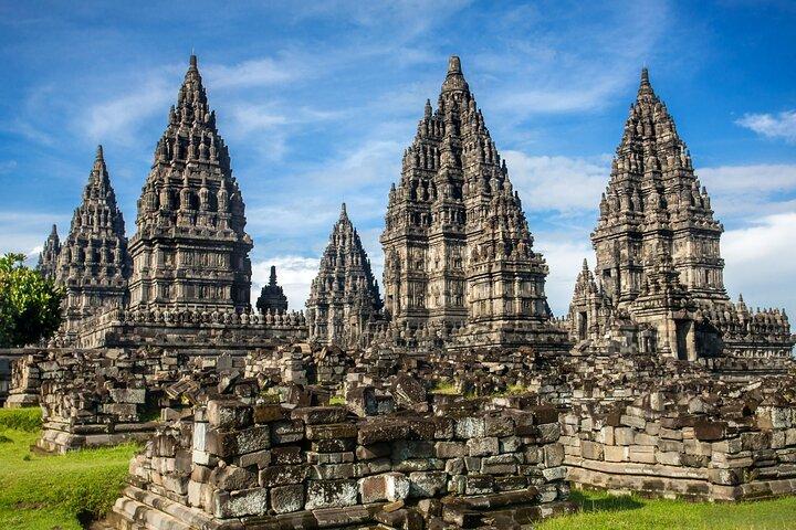 From Yogyakarta: Borobudur &Prambanan-Bromo-Waterfall-Ijen 6 Days