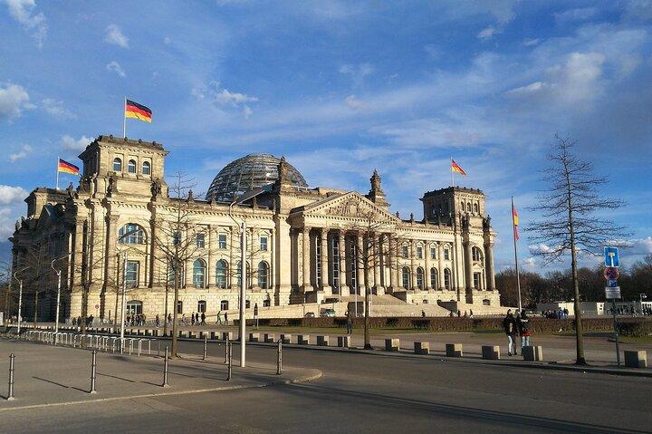 Private Transfer From Hamburg to Berlin With a 2 Hour Stop