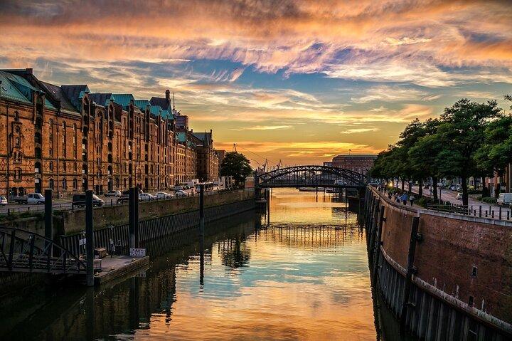 Private Transfer From Berlin to Hamburg With a 2 Hour Stop