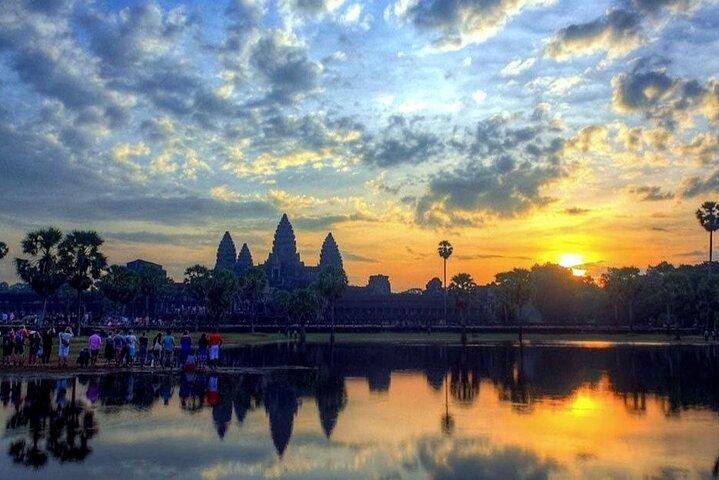 Angkor Wat Sunrise Small-Group Tour From Siem Reap - Free Hotel Pickup