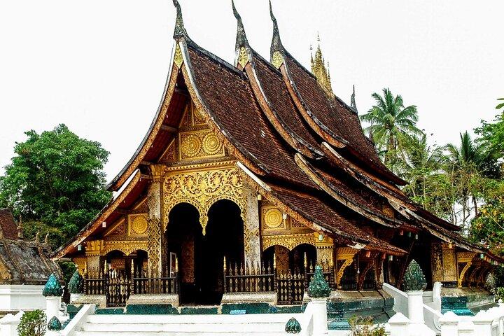 Private tour Vientiane to tham kong lor, Phonsavan, Luang prabang