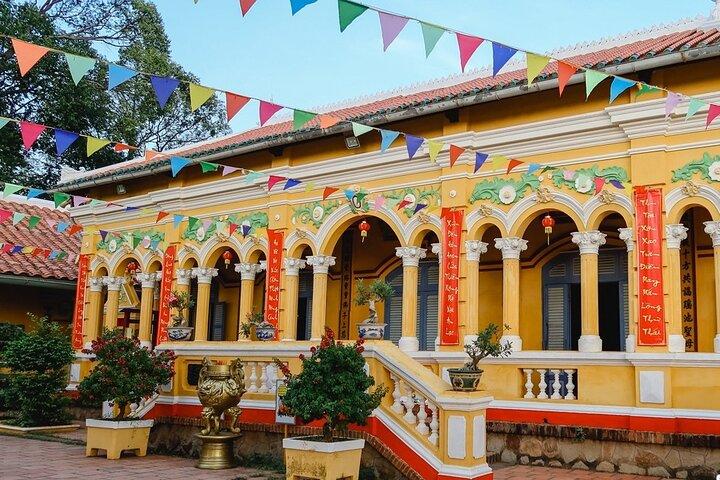 Boat tour visit 3 pagodas, Ancient house, see sunset on mekong river
