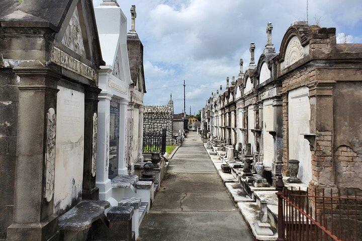 New Orleans Garden District and Cemetery Bike Tour