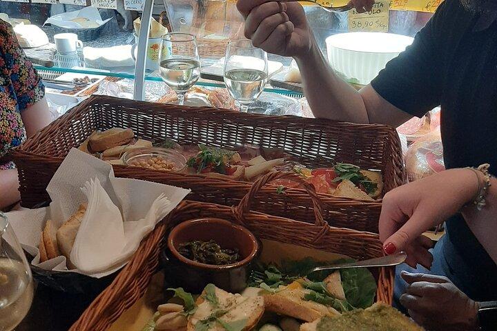 Discover Siena: Food Tasting Tour with Local Expert