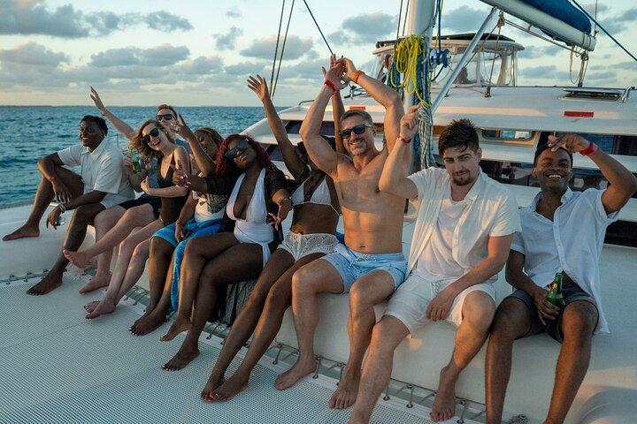 Isla Mujeres Full-Day Catamaran Tour – Buffet, Open Bar & Pickup