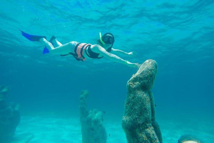 Isla Mujeres Full-Day Catamaran Tour – Buffet, Open Bar & Pickup