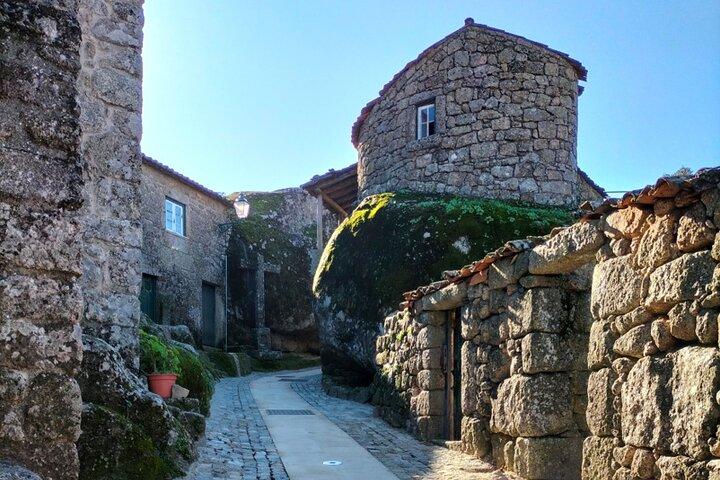 Monsanto (TV's Game of Thrones) Full Day Private Tour from Lisbon