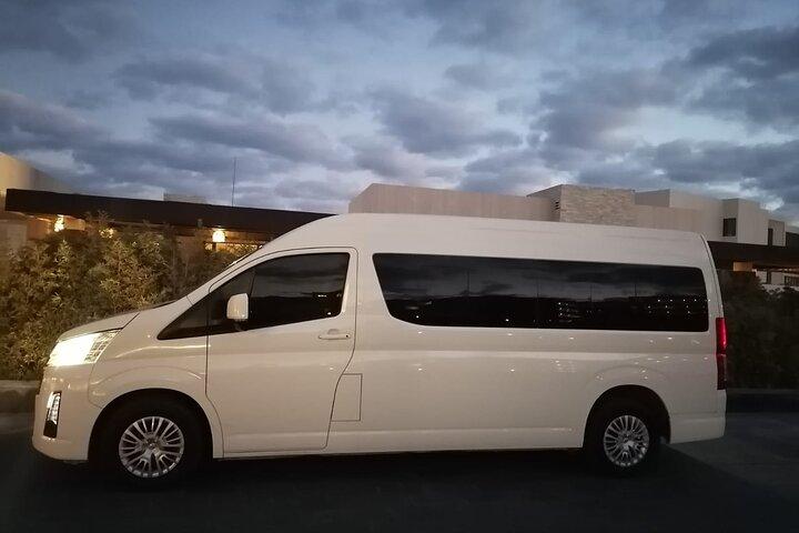Private one-way trip from the airport to all hotels in Los Cabos