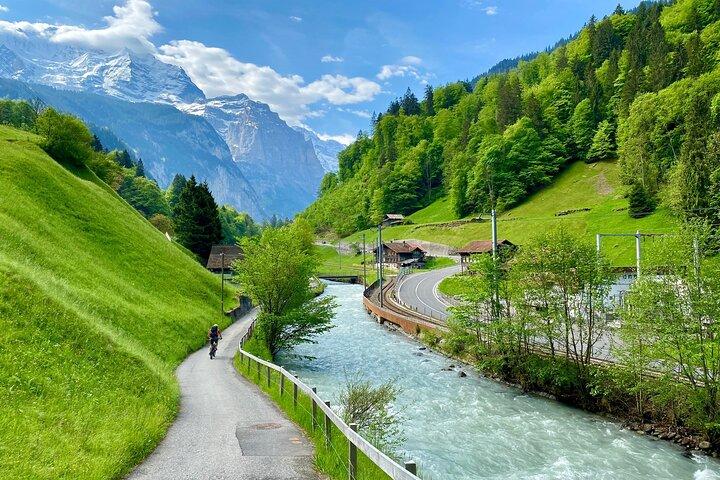 Private Full-Day Tour to Grindelwald Lauterbrunnen Interlaken Mürren from Basel