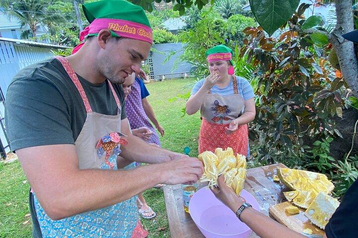 Authentic Thai Cooking Class & Local Market Experience