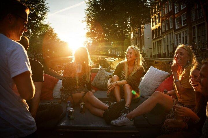 Amsterdam Private Boat Trip with Pizza and Unlimited Drinks