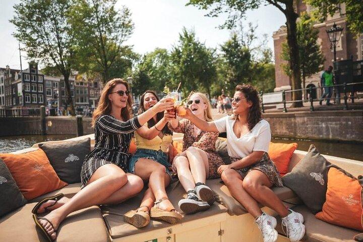Amsterdam Private Boat Trip with Pizza and Unlimited Drinks