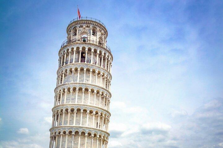 Private Pisa and Lucca Wine Tour from Florence