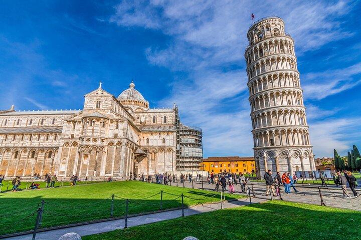 Private Pisa and Lucca Wine Tour from Florence
