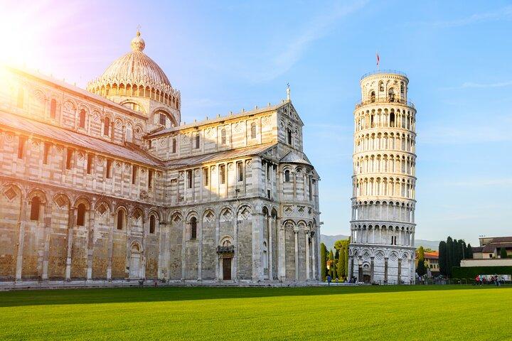 Private Pisa and Lucca Wine Tour from Florence