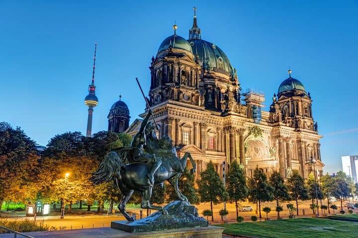 Berlin Christmas Markets and Sightseeing Private Tour