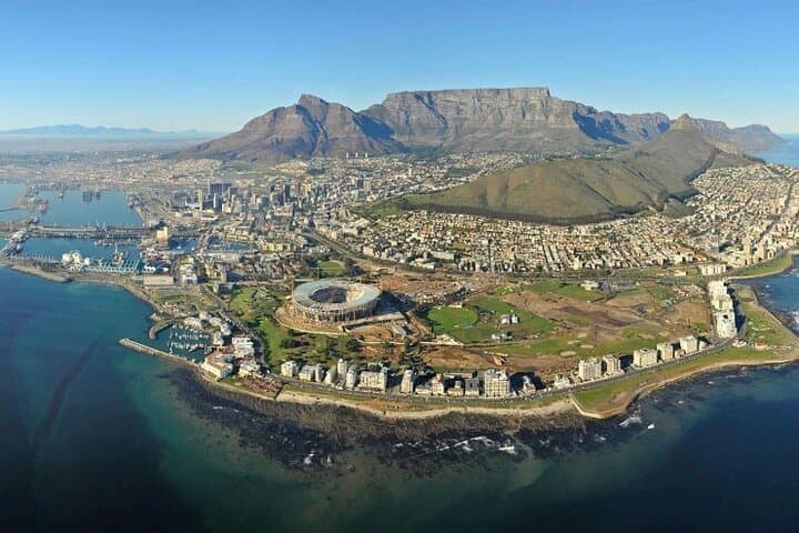 Departure Private Transfer: Cape Town to Cape Town Airport CPT in Van
