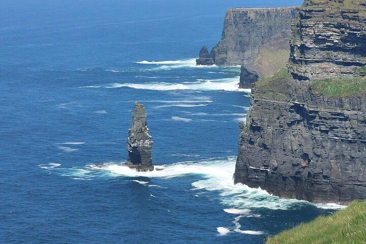 Shannon Airport to Cork via Cliffs of Moher Premium Car Service
