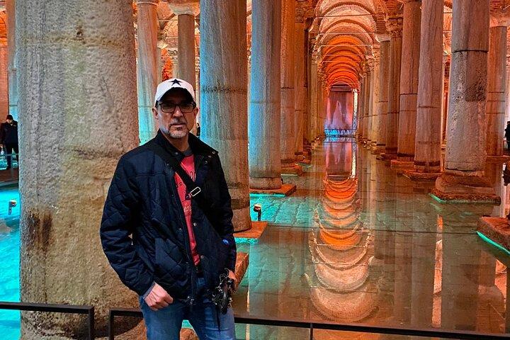 Small Group Tour: Hagia Sophia, Basilica Cistern, Blue Mosque and Grand Bazaar