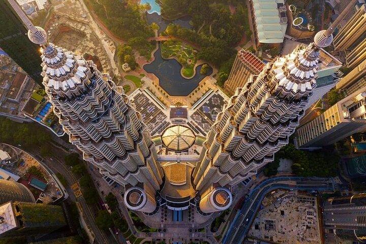 Petronas Twin Tower Skybridge View & Dining Experience Tour with Local Host