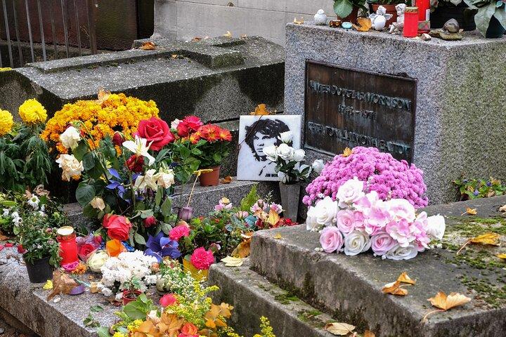 Paris: Famous Graves of Pere Lachaise Cemetery Guided Tour