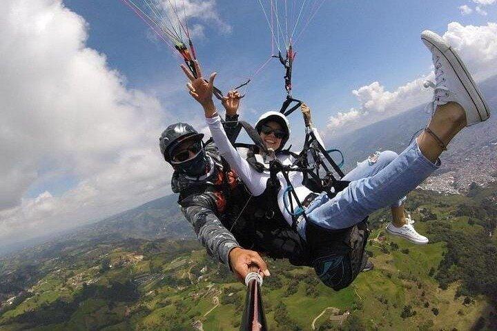 Paragliding over Medellin with HD Video and Pickup
