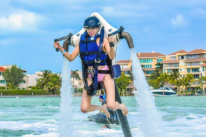 Jetpack an adventure lifetime in Cancun. Extreme aquatic activity.