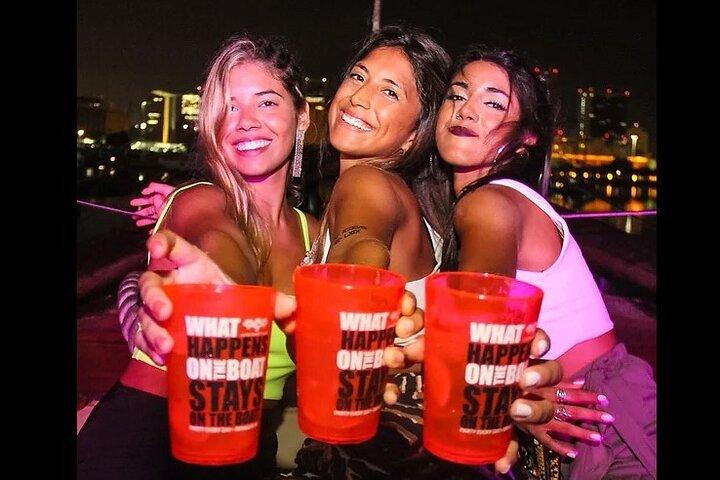 4 Hour Boat Party in Rio de Janeiro