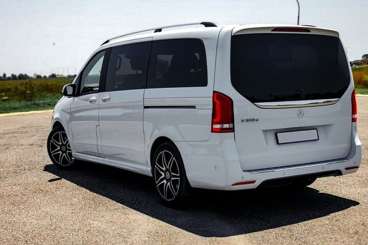 Private Transfer: Cape Town to CPT Airport in Luxury Van