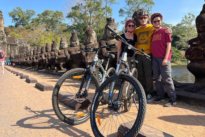 1 Day Private Tour Angkor Wat Cycling