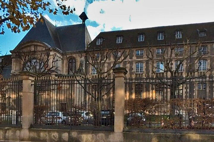Lupin's Footsteps: A Self-Guided Walking Tour in Paris