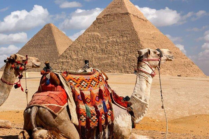 Private Giza Day Tour from Pyramids of Giza to Memphis with Lunch
