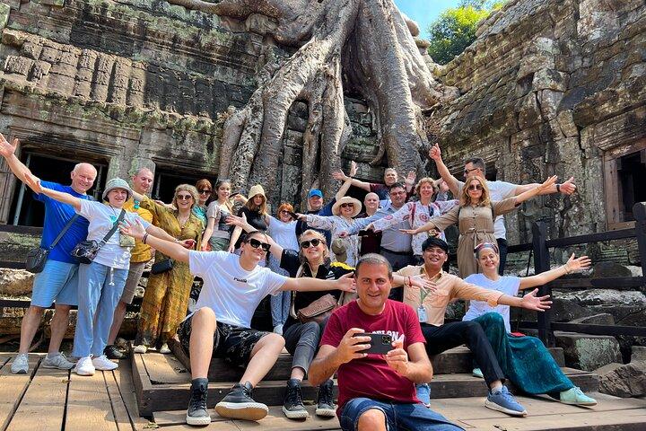 Angkor Wat Small Group Tour and Sunset with Lunch Included