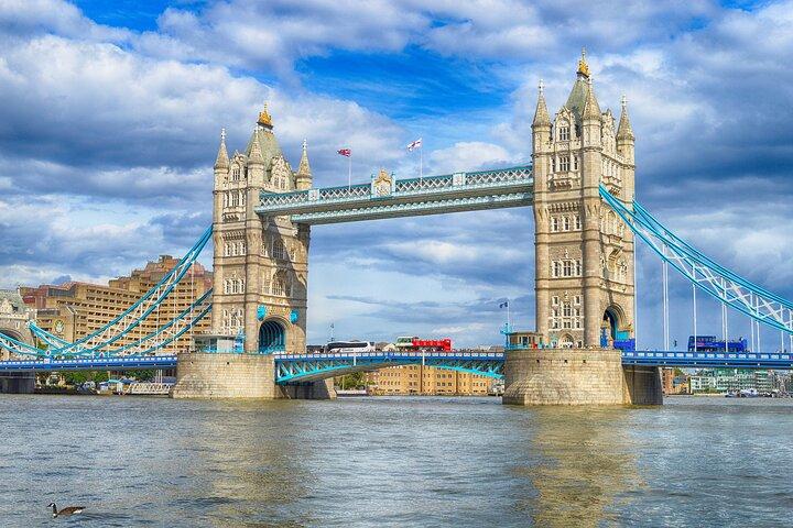 Full Day London Private Tour with Admissions to Iconic Landmarks