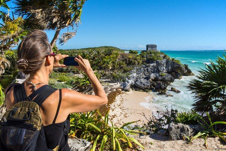 Discover the nature wonders of Tulum and the archaeological site. Lunch included