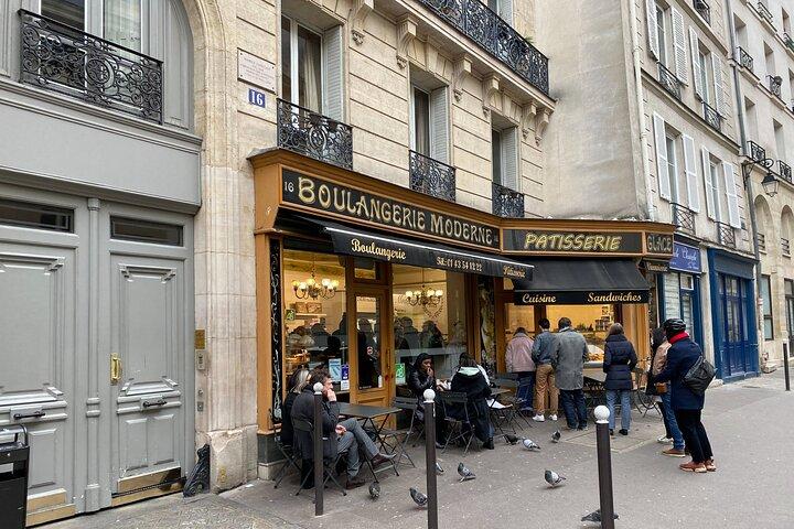 Paris TV Character Walking Tour with Optional Seine River Cruise