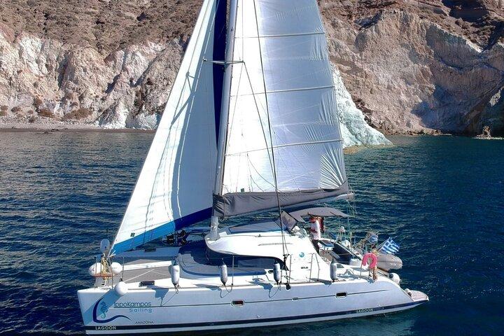 Santorini: Standard Small-Group Catamaran Volcano, BBQ & Drinks