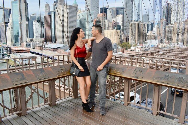 Private Brooklyn Bridge & DUMBO Photoshoot with Pro Photographer