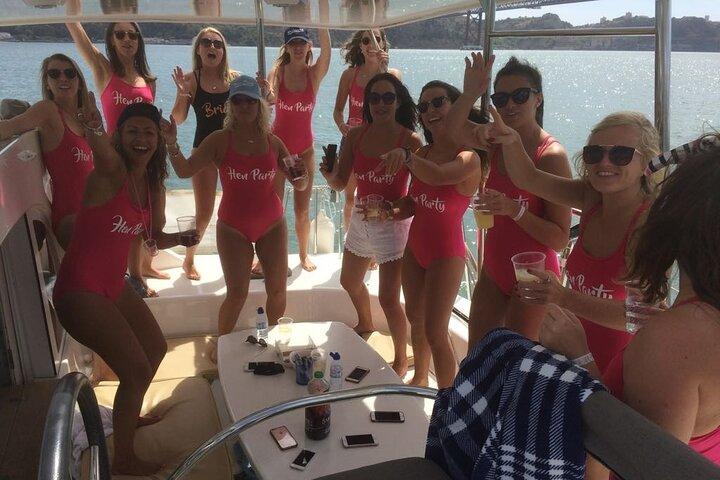Private Catamaran Tour: Lisbon coast cruise with barbecue and drinks