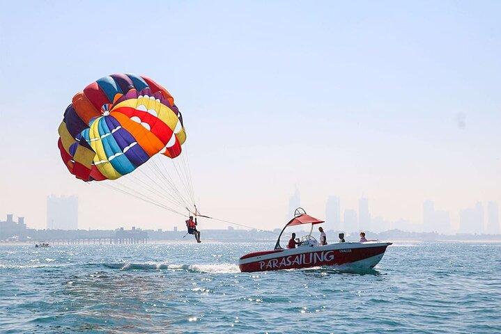 Parasailing Experience Dubai at Luxury Yachts
