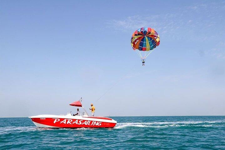 Parasailing Experience Dubai at Luxury Yachts
