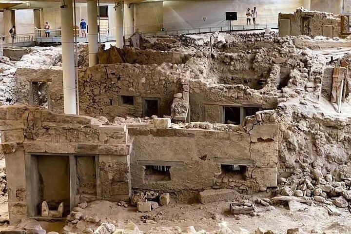 Akrotiri by a licensed guide