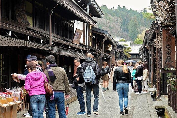 1 Day Private Charter Tour to Shirakawa-go & Takayama