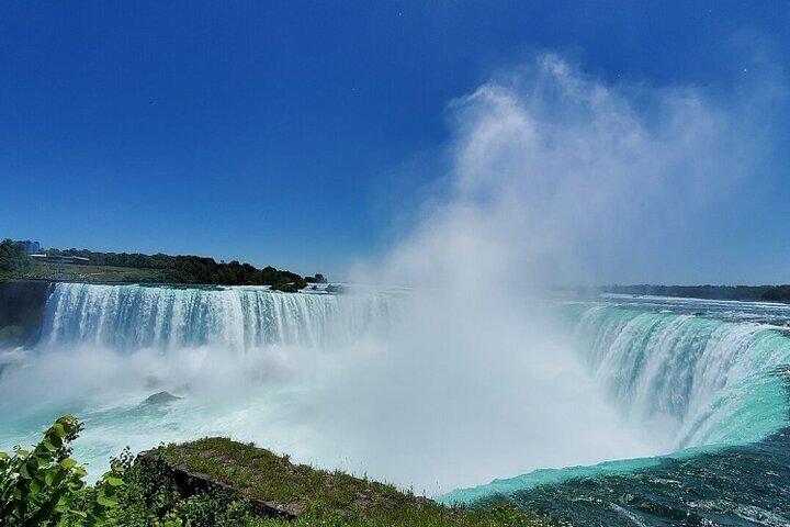 Niagara Falls Tour from Toronto with Winery & Niagara on The Lake