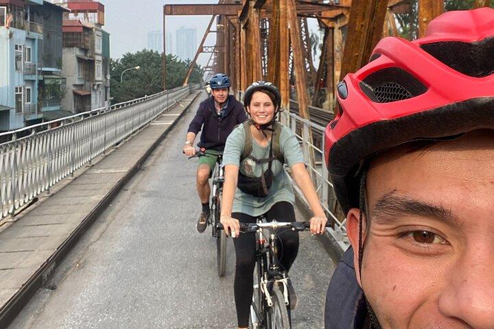 Hanoi City Bike Tour through Banana Island & Food Tasting